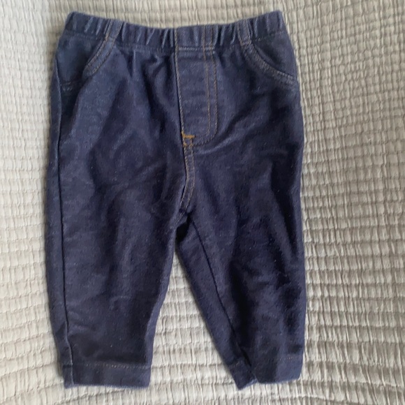 Carter’s baby denim in sizes 3, 6, 9 and 18 months - Picture 2 of 6